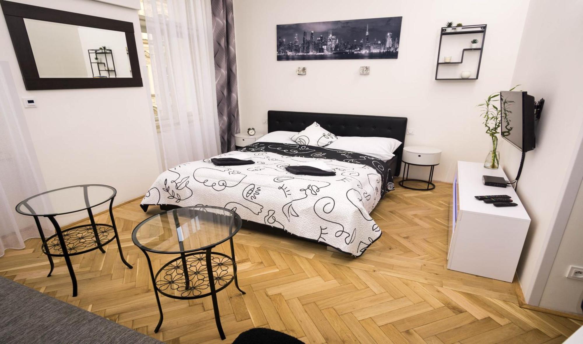 Black & White Apartment Prague By Wenceslas Square And Muzeum Exterior photo