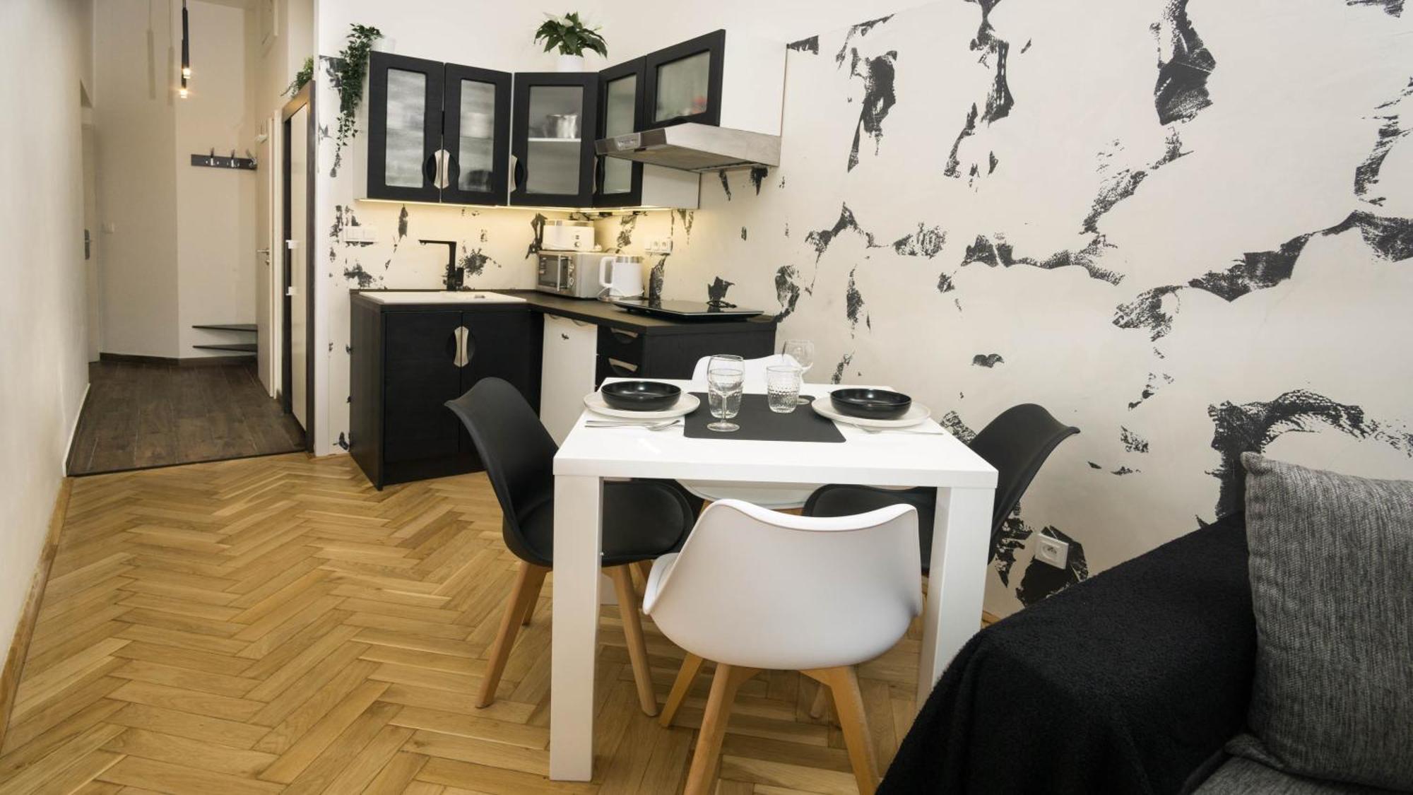 Black & White Apartment Prague By Wenceslas Square And Muzeum Exterior photo