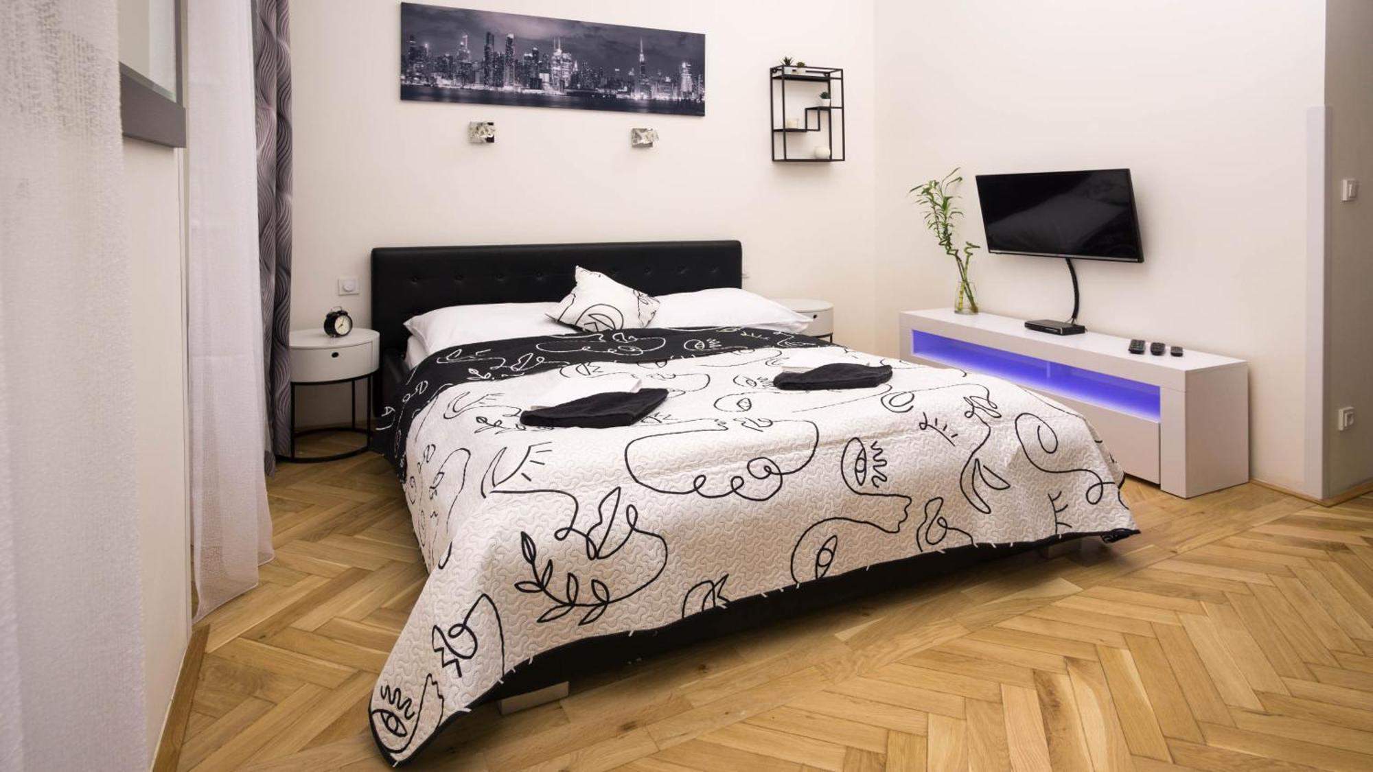 Black & White Apartment Prague By Wenceslas Square And Muzeum Room photo